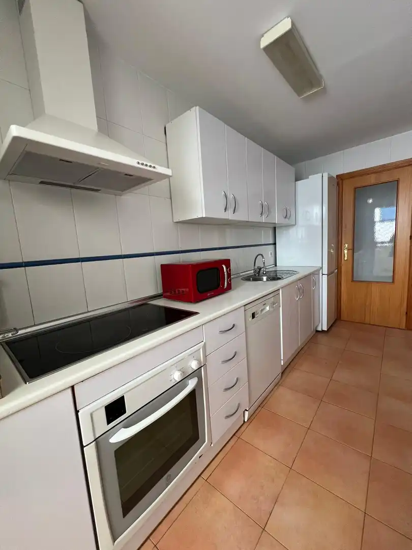 Cuina de Apartament en venda en Estepona amb Terrassa, Piscina i Piscina comunitària