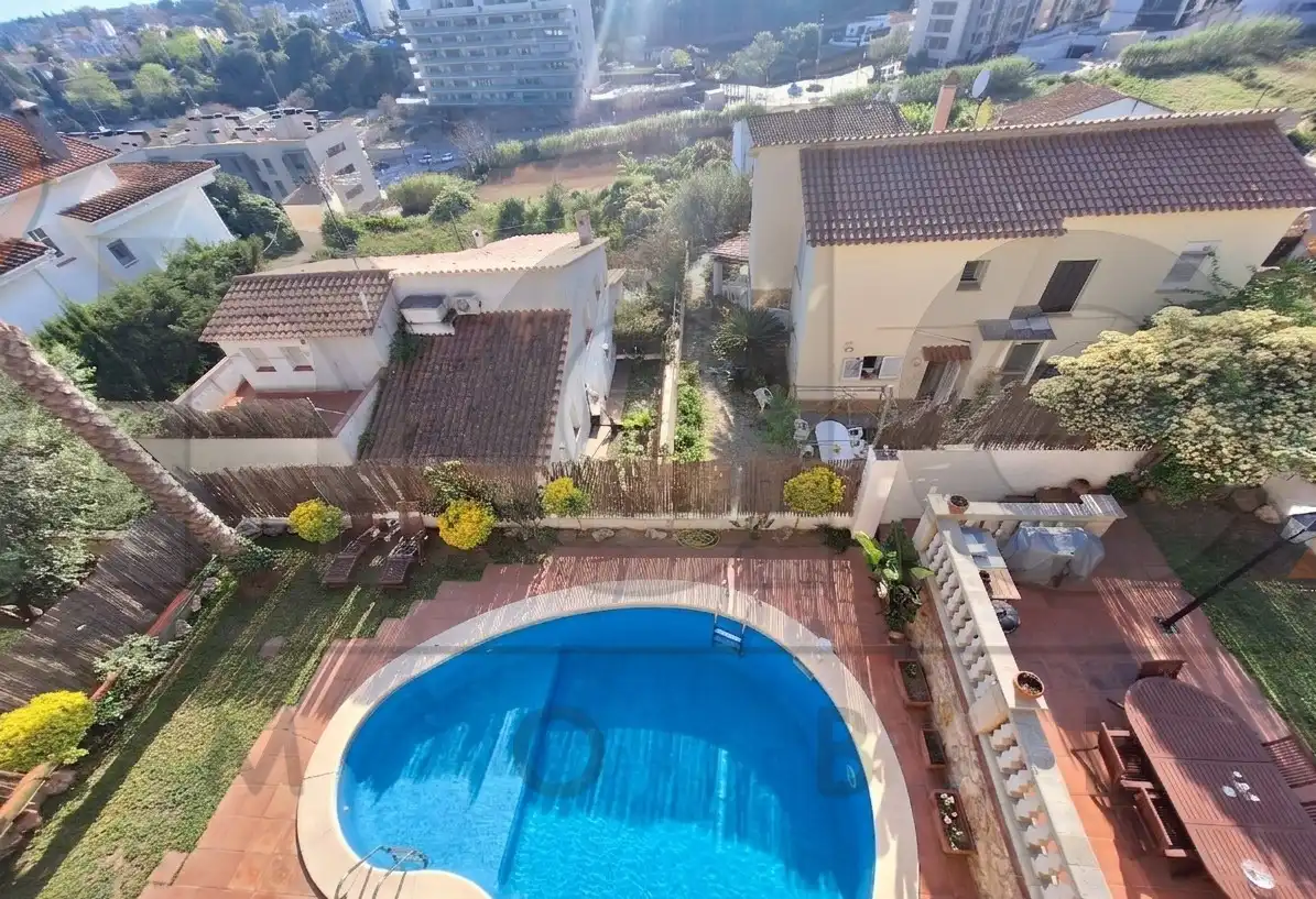 Piscina de Casa o chalet en venta en Arenys de Mar con Calefacción, Jardín privado y Parquet