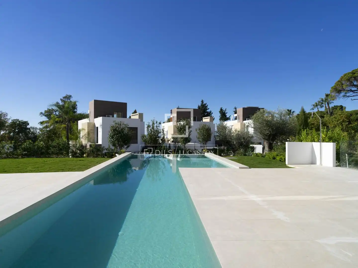 Vista exterior de Casa o chalet en venta en Marbella con Aire acondicionado, Calefacción y Jardín privado