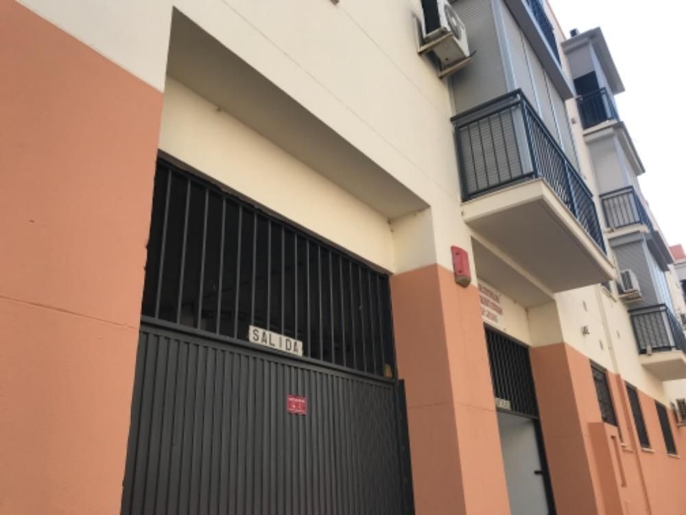 Vista exterior de Garaje en venta en  Sevilla Capital