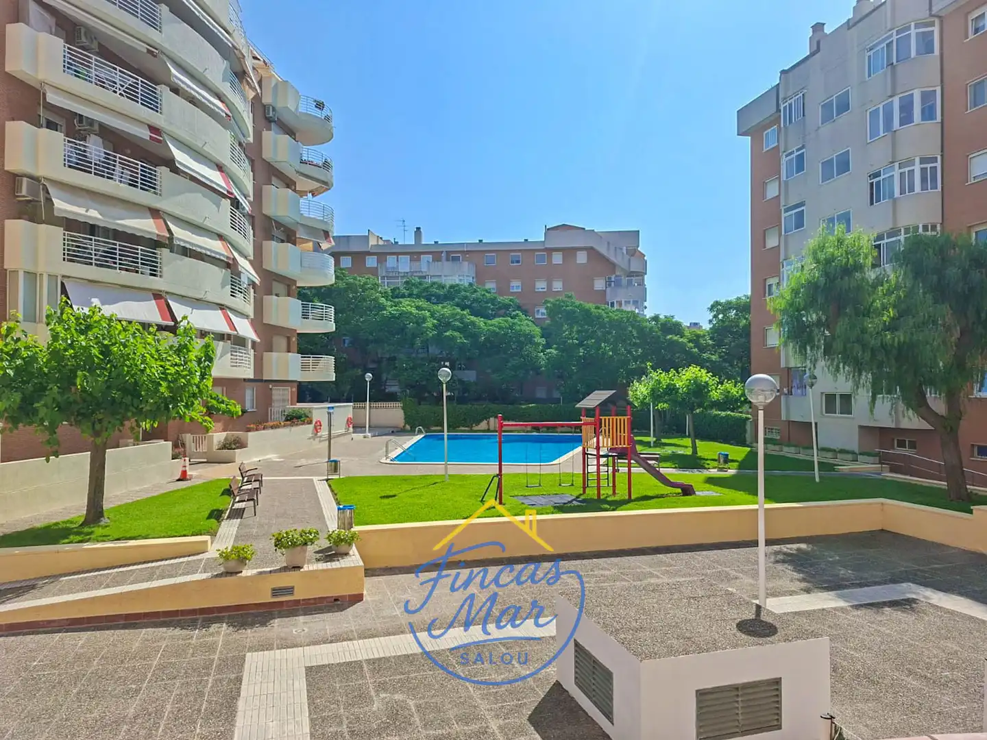 Piscina de Piso en venta en Salou con Aire acondicionado, Terraza y Amueblado