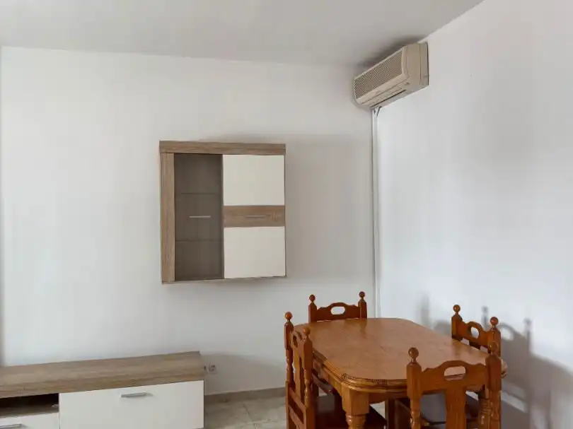 Menjador de Casa o xalet de lloguer en Cártama amb Aire condicionat, Terrassa i Moblat