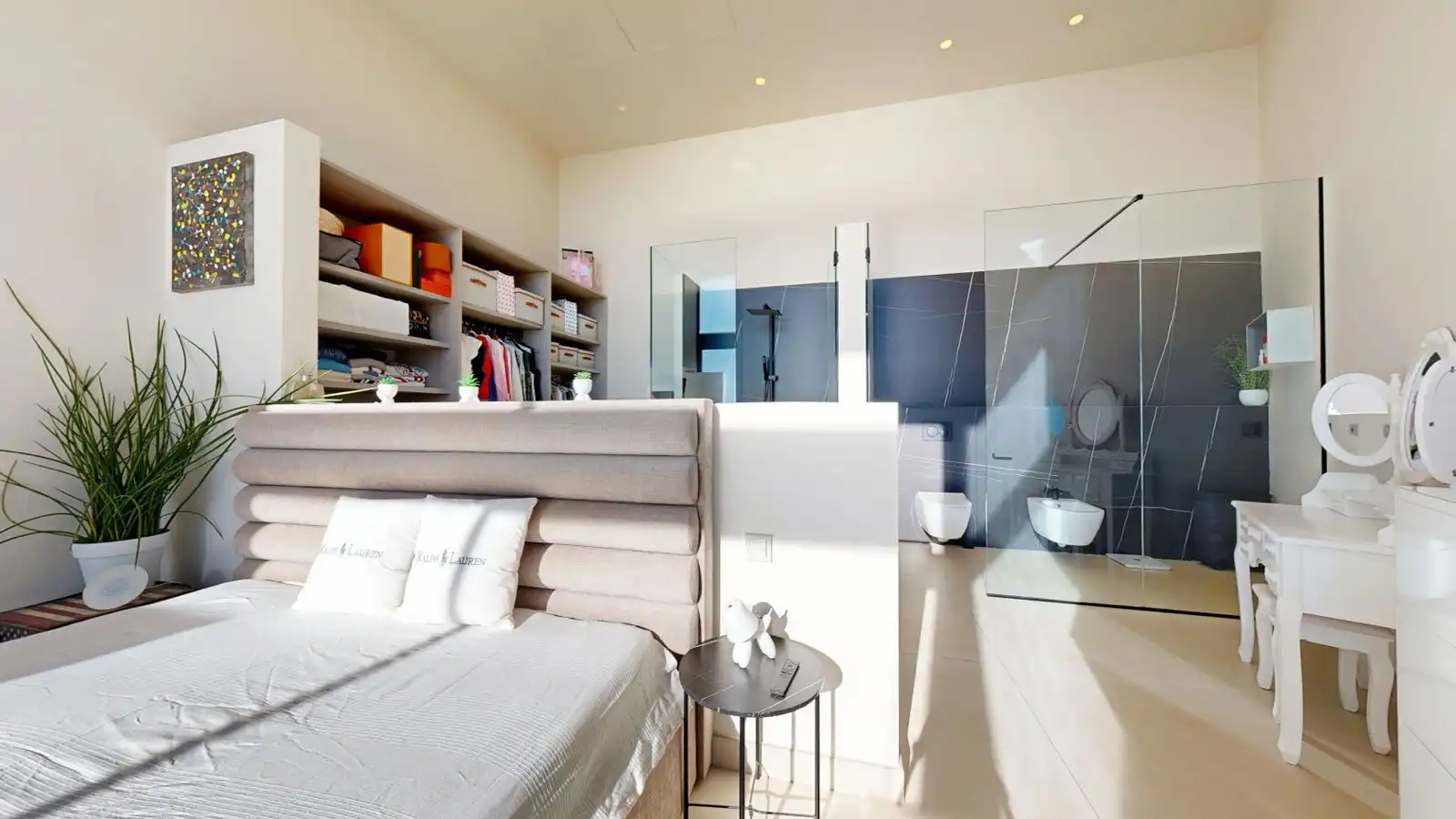 Dormitori de Casa o xalet en venda en Marbella amb Aire condicionat, Terrassa i Traster