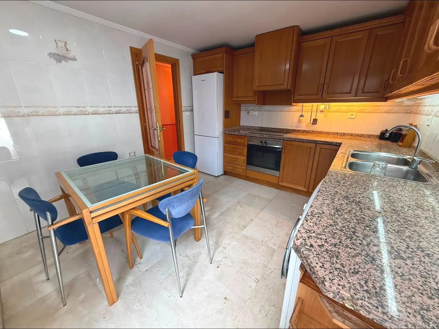 Cuina de Àtic de lloguer en Alicante / Alacant amb Aire condicionat, Terrassa i Moblat