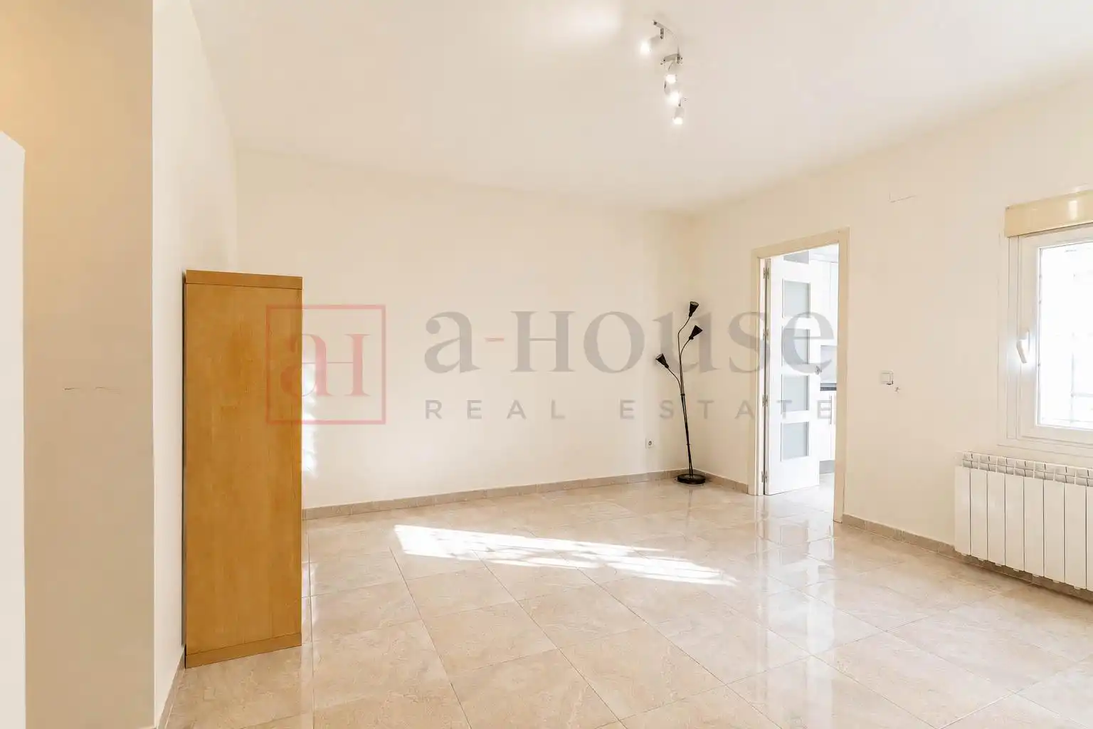 Vista exterior de Planta baja en venta en Madrid con Calefacción y Terraza