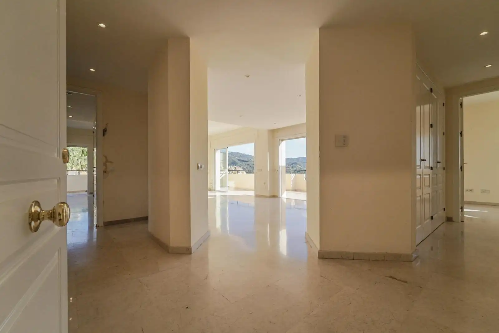 Ático en venta en Marbella con Aire acondicionado, Calefacción y Jardín privado