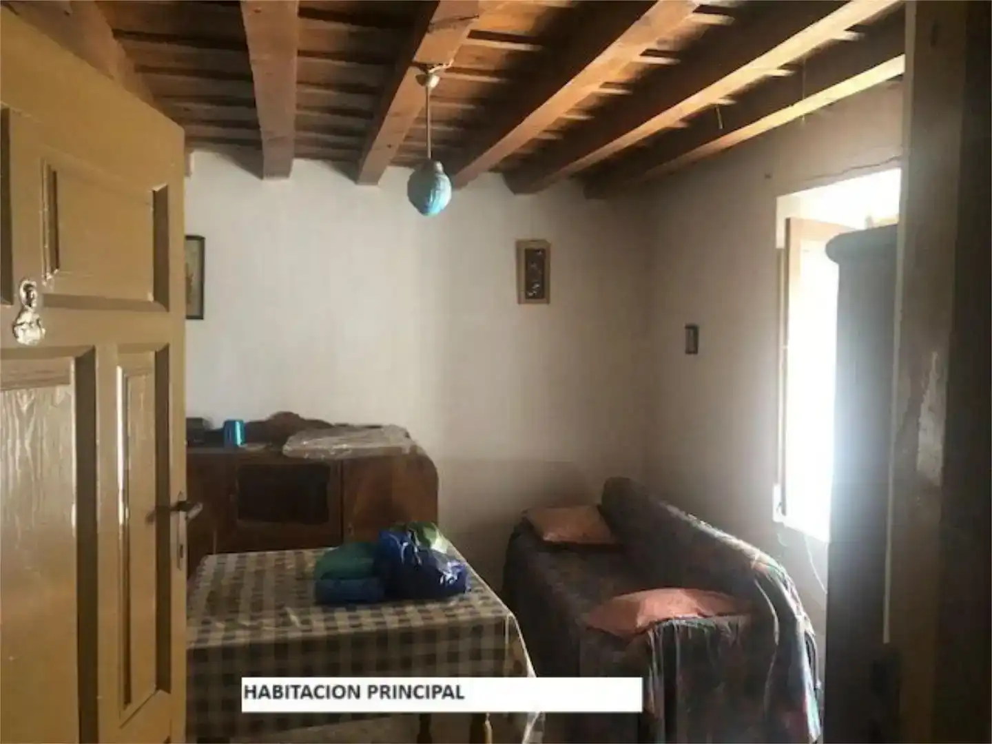 Sala d'estar de Casa adosada en venda en Navas de Oro amb Jardí privat, Traster i Moblat