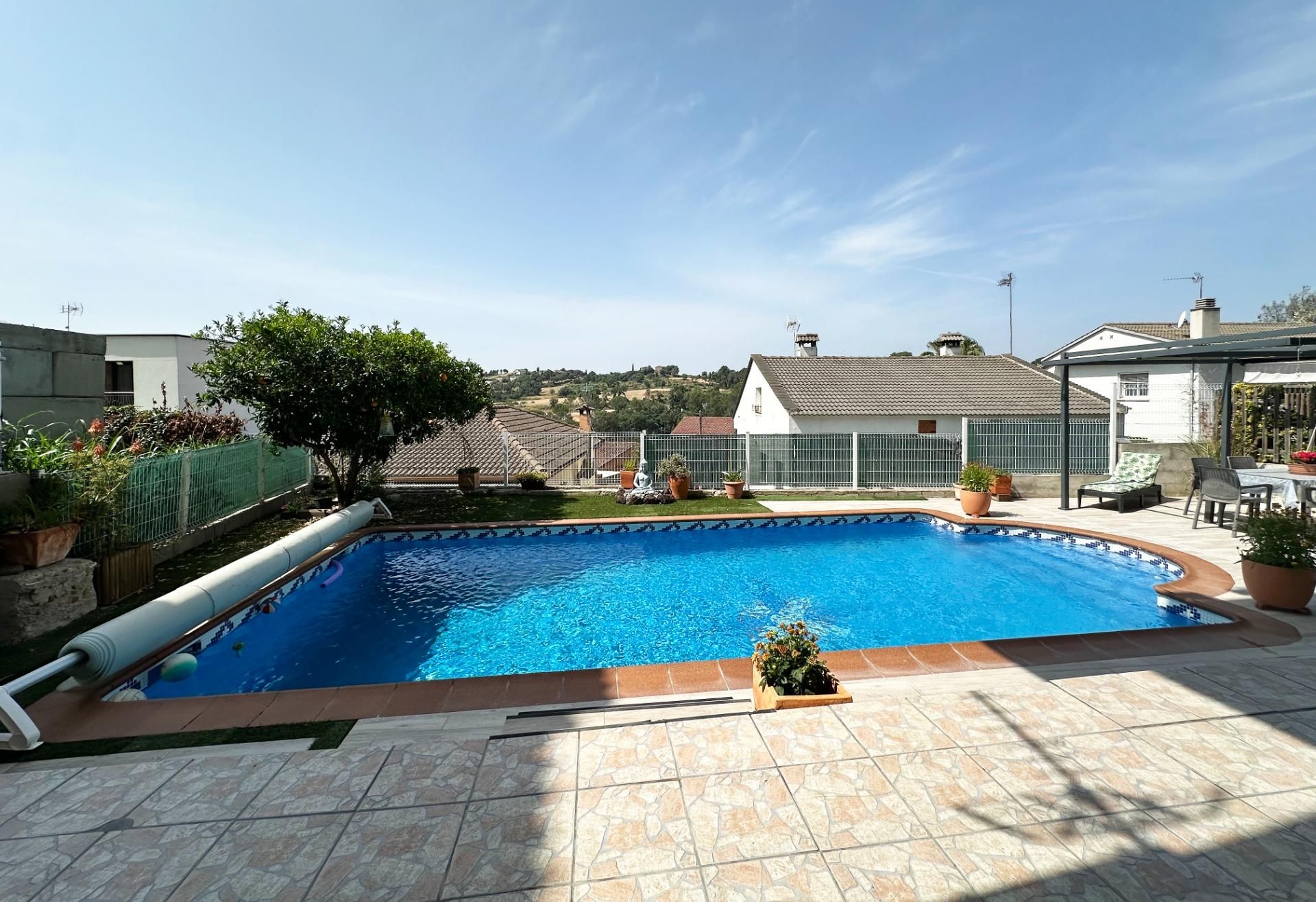 Schwimmbecken von Haus oder Chalet zum verkauf in Lliçà d'Amunt mit Klimaanlage, Heizung und Privatgarten