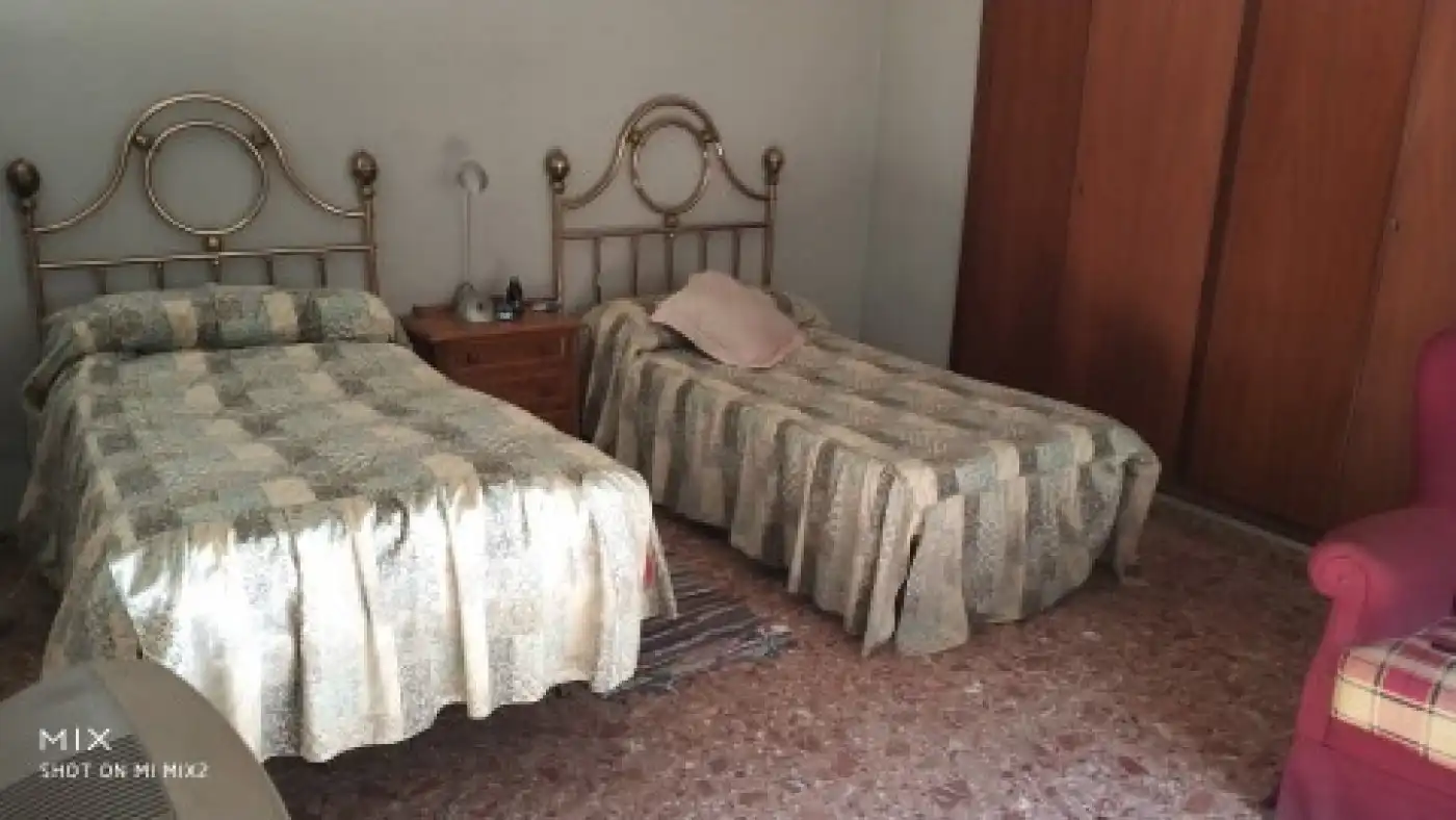 Dormitori de Pis en venda en Novelda amb Moblat i Balcó