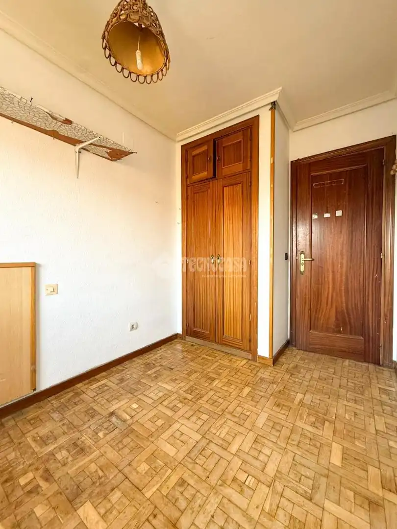 Dormitori de Pis en venda en Madrid amb Calefacció, Parquet i Terrassa