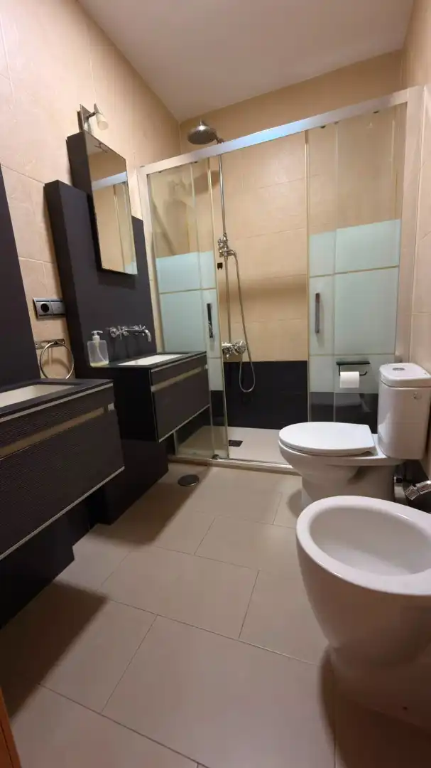 Bany de Apartament de lloguer en Granada amb Moblat, Rentadora i Microones