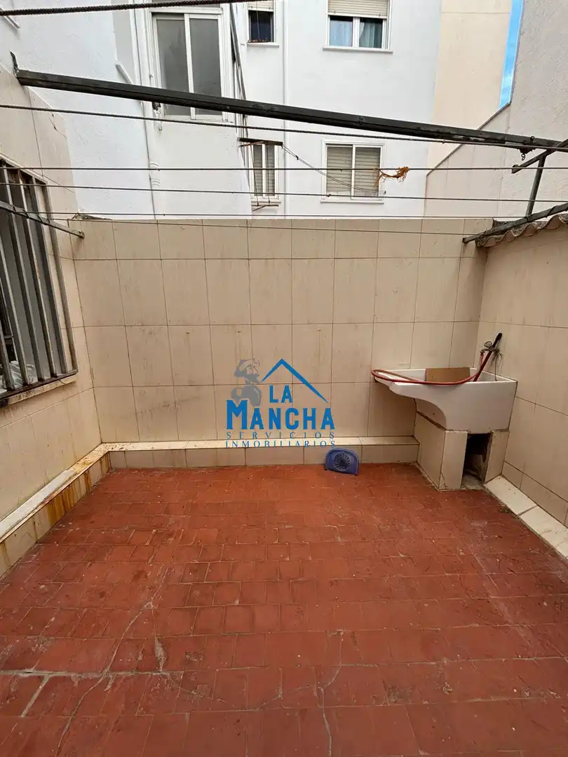 Außenansicht von Wohnung zur Miete in Albacete mit Heizung, Terrasse und Abstellraum
