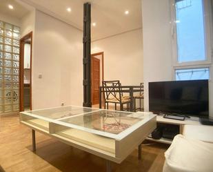 Living room of Flat to rent in  Madrid Capital  with Heating, Parquet flooring and Furnished