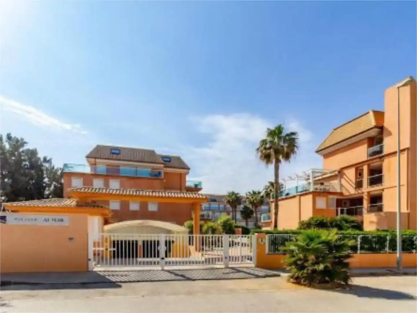 Vista exterior de Pis en venda en Dénia amb Aire condicionat, Piscina i Balcó