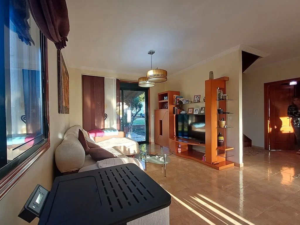 Sala d'estar de Casa o xalet en venda en Ponteareas amb Calefacció, Jardí privat i Terrassa