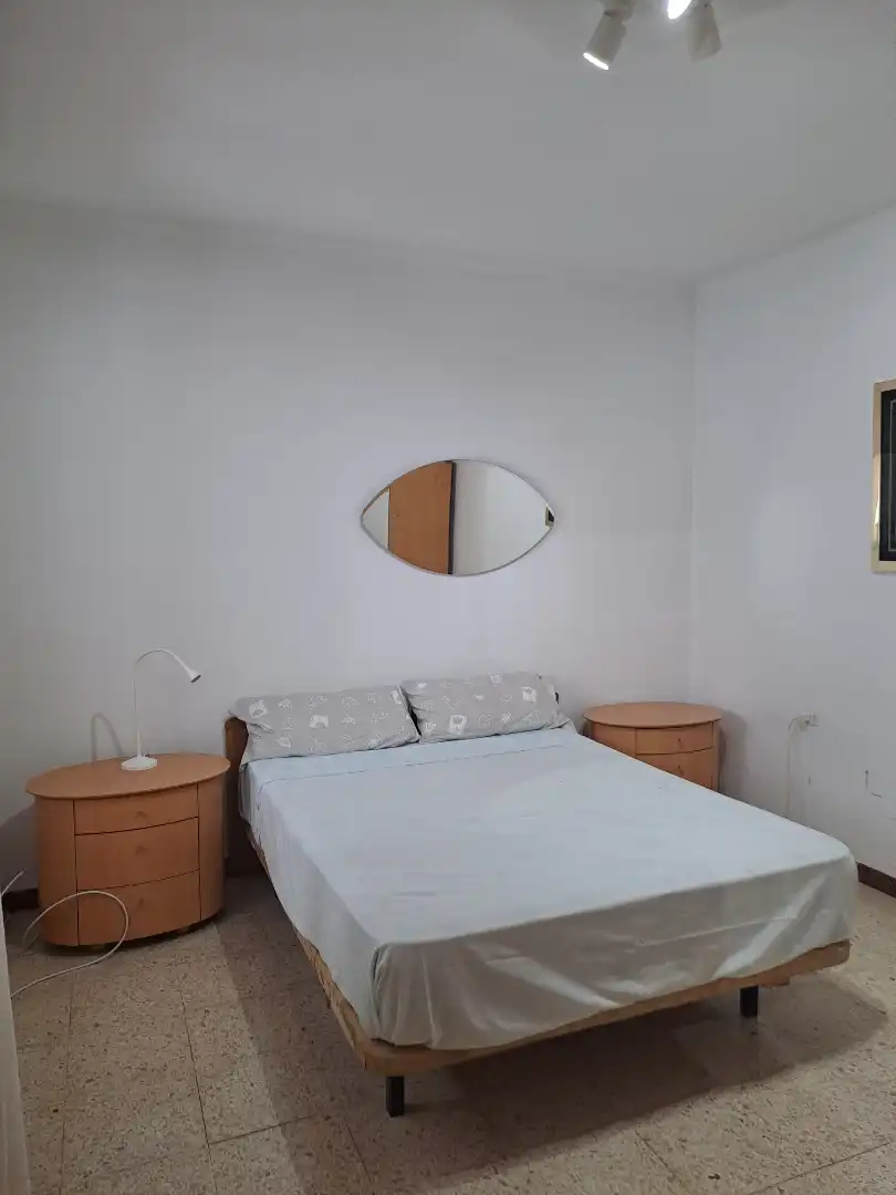 Schlafzimmer von Wohnung zur Miete in Vilanova i la Geltrú mit Möbliert, Ofen und Waschmaschine