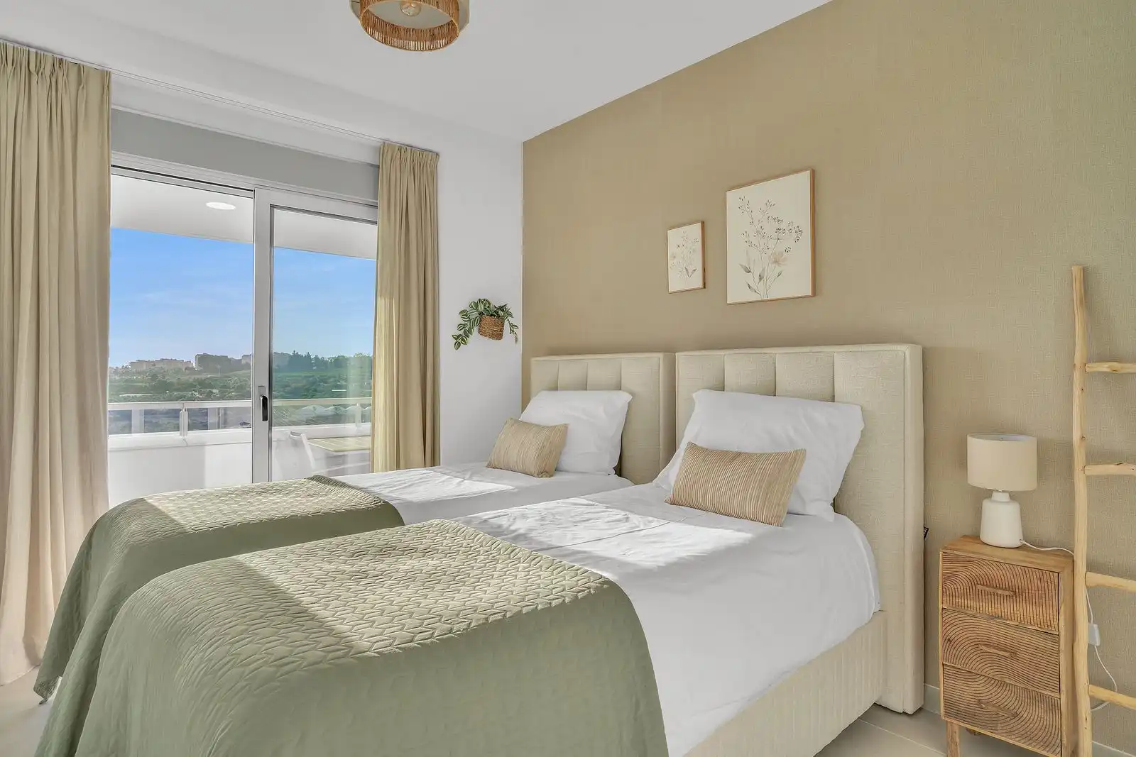 Dormitori de Apartament en venda en Estepona amb Terrassa, Traster i Moblat