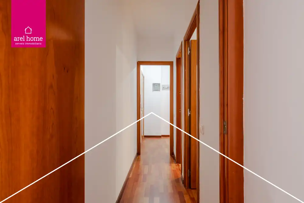 Piso en venta en Esplugues de Llobregat con Calefacción, Parquet y Balcón