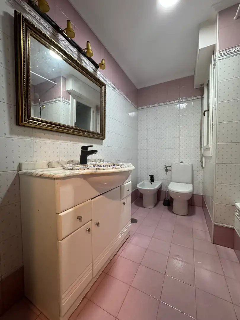 Bathroom of Flat for rent in Gijón   with Heating and Parquet flooring