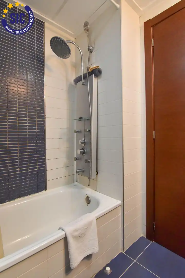 Baño de Dúplex en venta en Catarroja con Aire acondicionado, Calefacción y Trastero