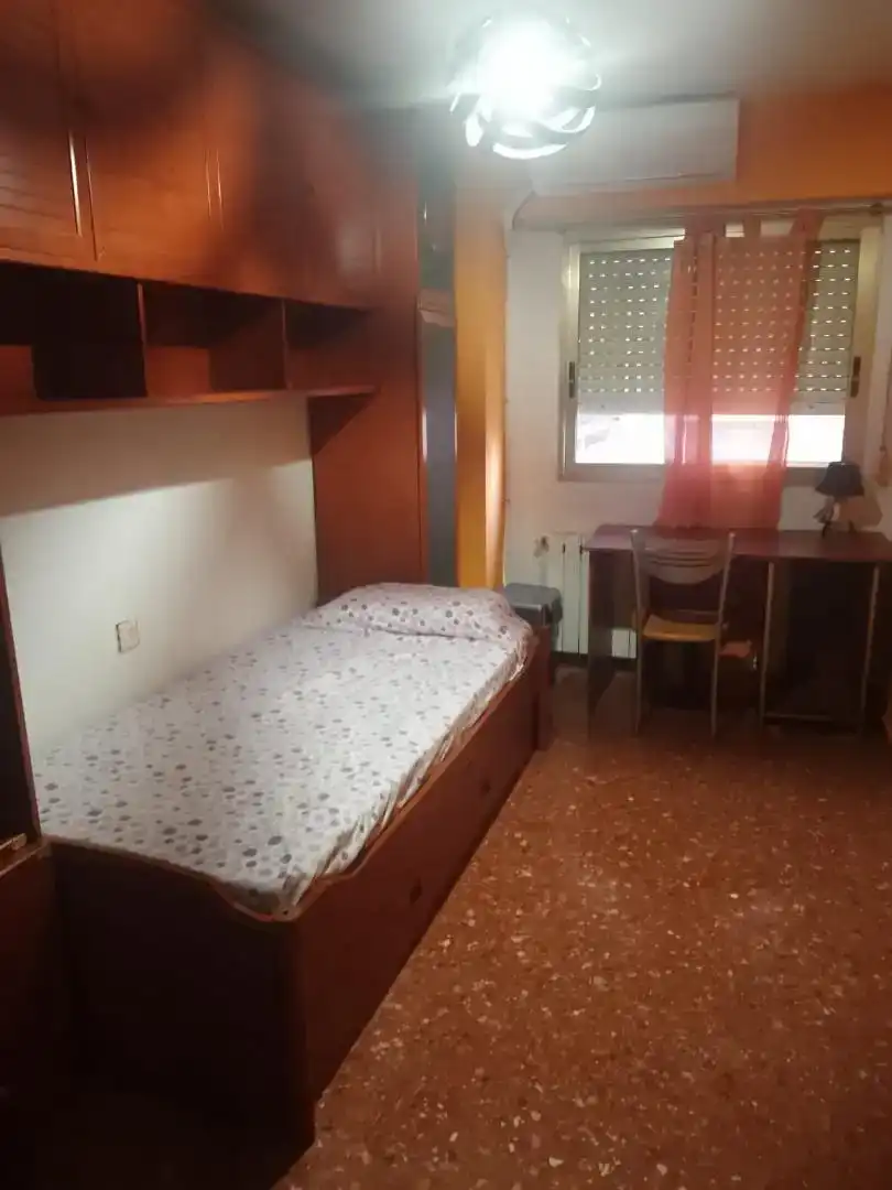 Dormitori de Apartament de lloguer en  Valencia Capital amb Aire condicionat
