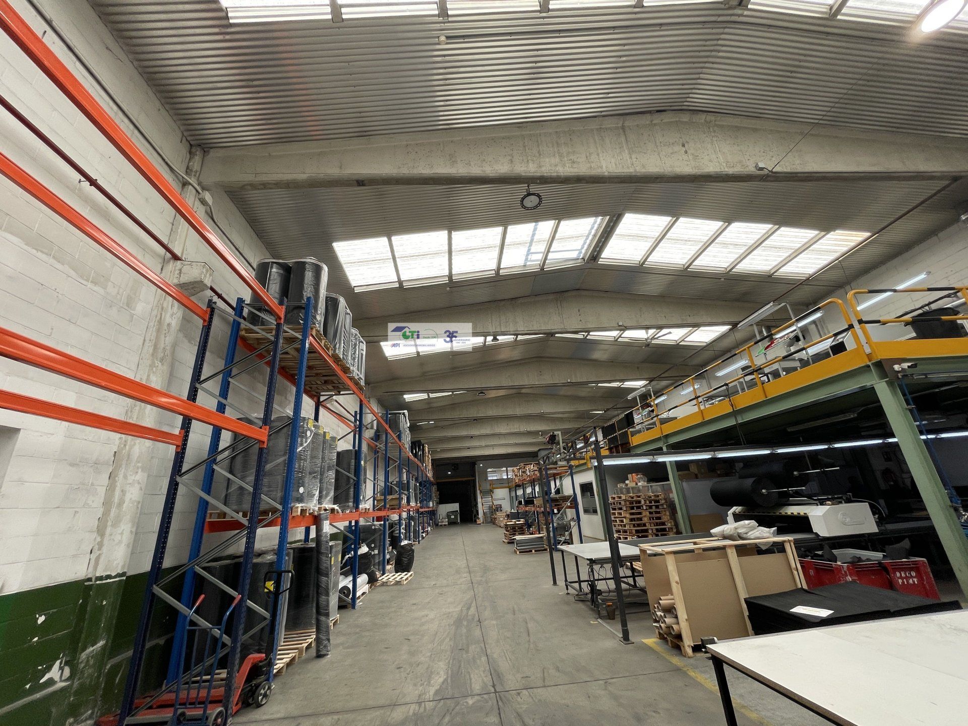 Vista exterior de Nau industrial en venda en  Zaragoza Capital