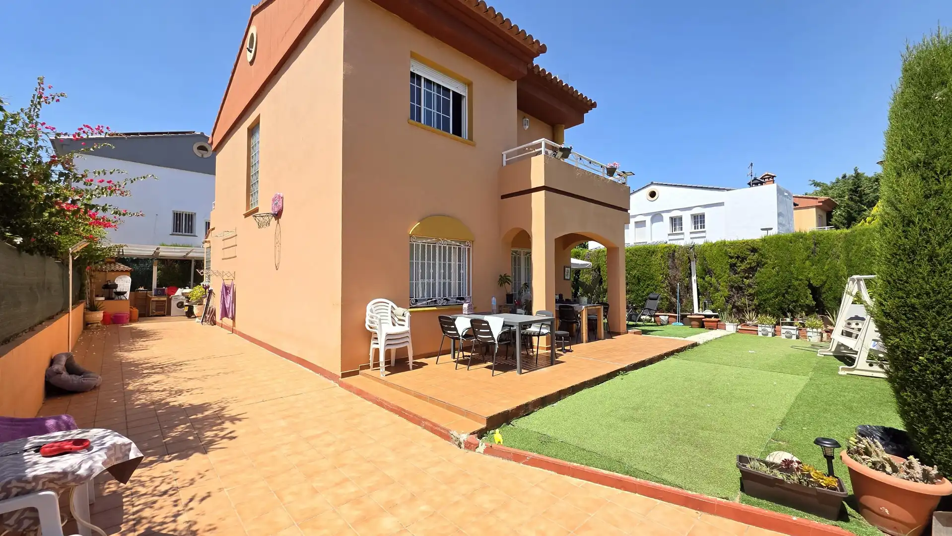 Außenansicht von Haus oder Chalet zum Verkauf in Gandia mit Privatgarten, Terrasse und Balkon