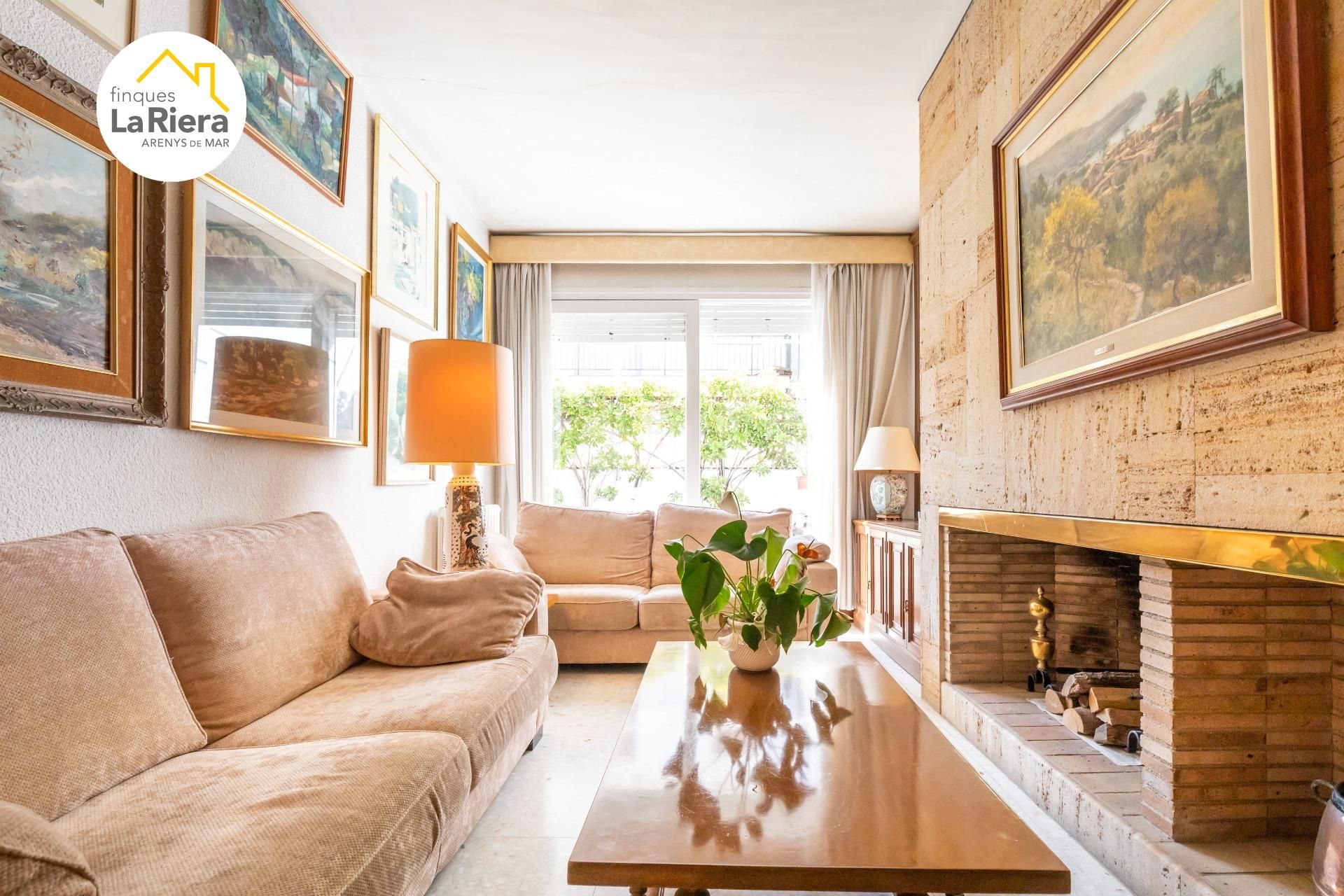 Sala d'estar de Dúplex en venda en Arenys de Mar