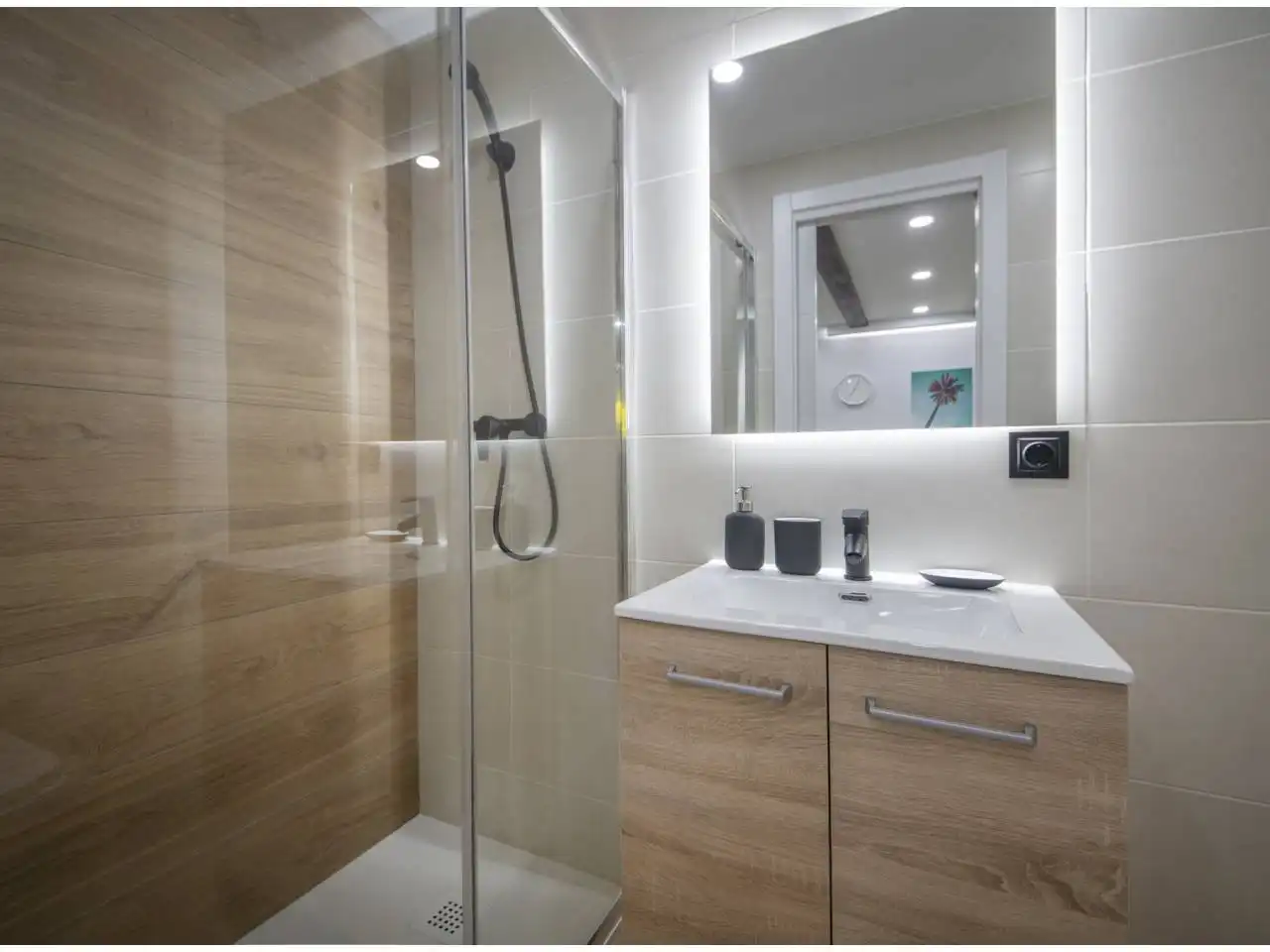 Badezimmer von Wohnung zum Verkauf in L'Hospitalet de Llobregat mit Parkett und Möbliert