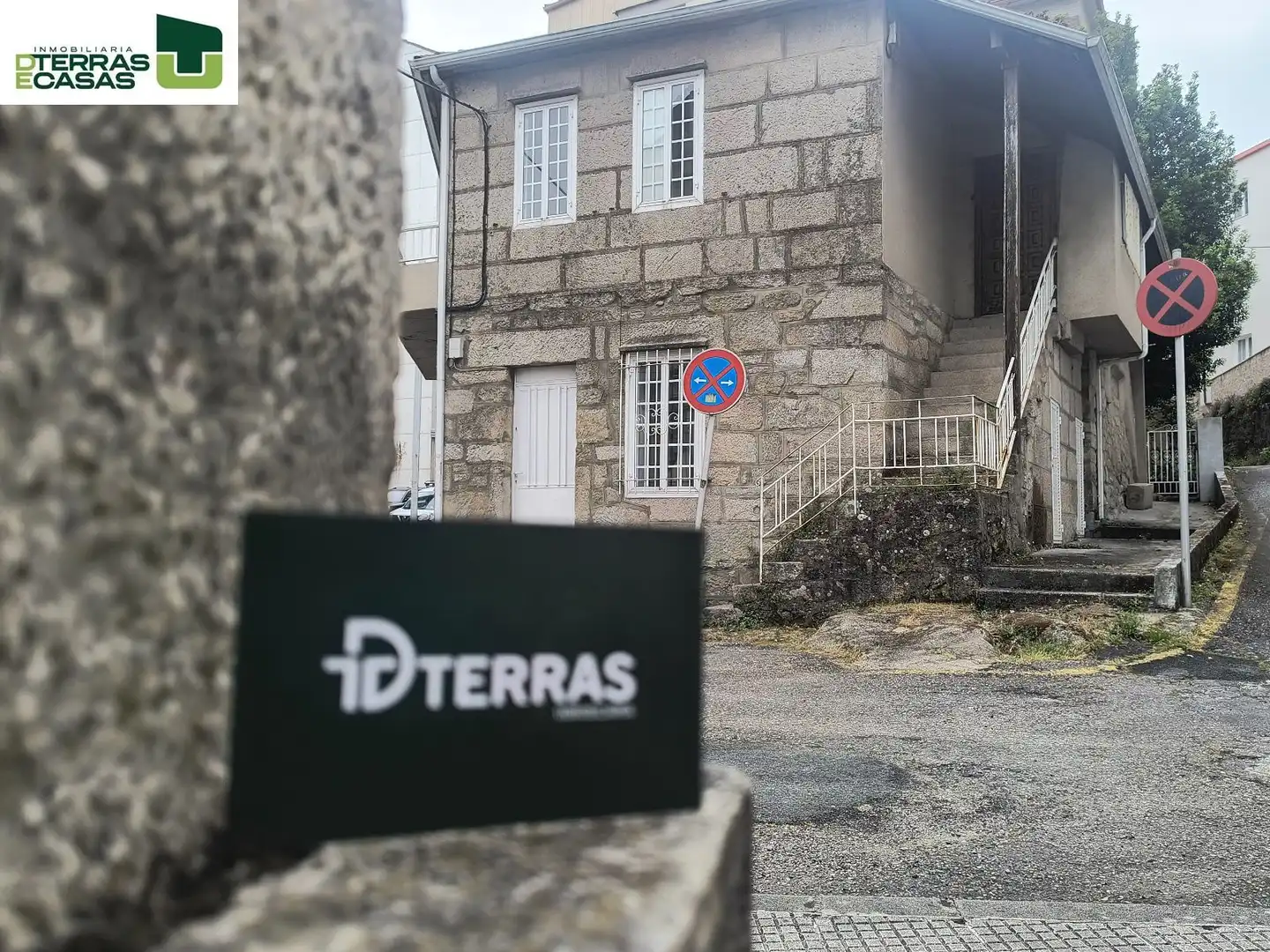 Vista exterior de Casa o xalet en venda en Pontevedra Capital  amb Terrassa, Traster i Moblat
