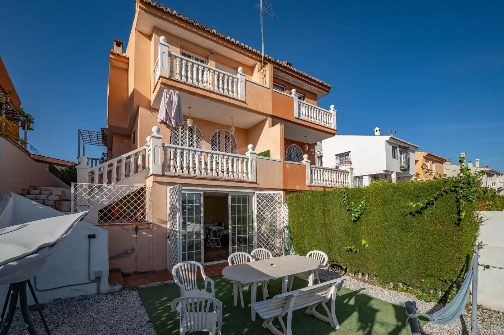 Chalet con piscina en venta en Gójar