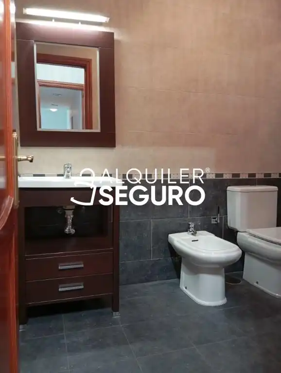 Baño de Piso de alquiler en Telde con Trastero y Amueblado