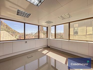 Oficina amb ascensor en venda a Rambla de Méndez Núñez 30