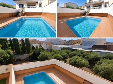 Casa aparellada amb piscina en venda a Calle el Zagal