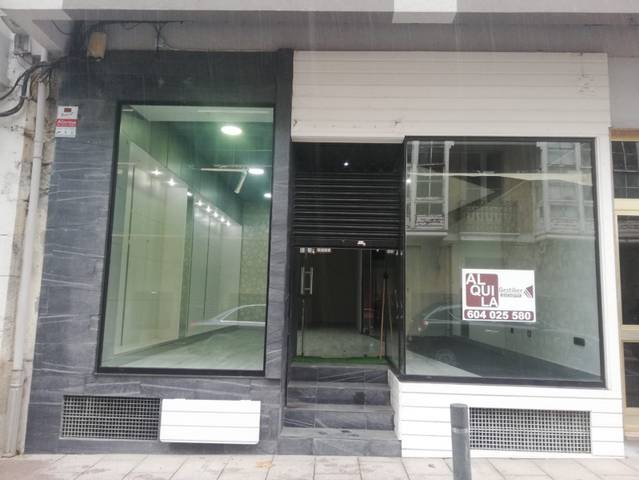 Local comercial en Venta en Rúa Victoria, 8 en Carballo