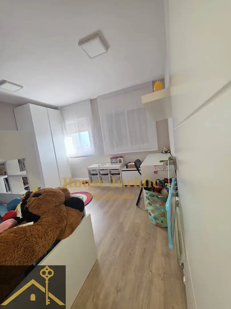 Dormitori de Àtic en venda en Mataró amb Aire condicionat, Calefacció i Moblat