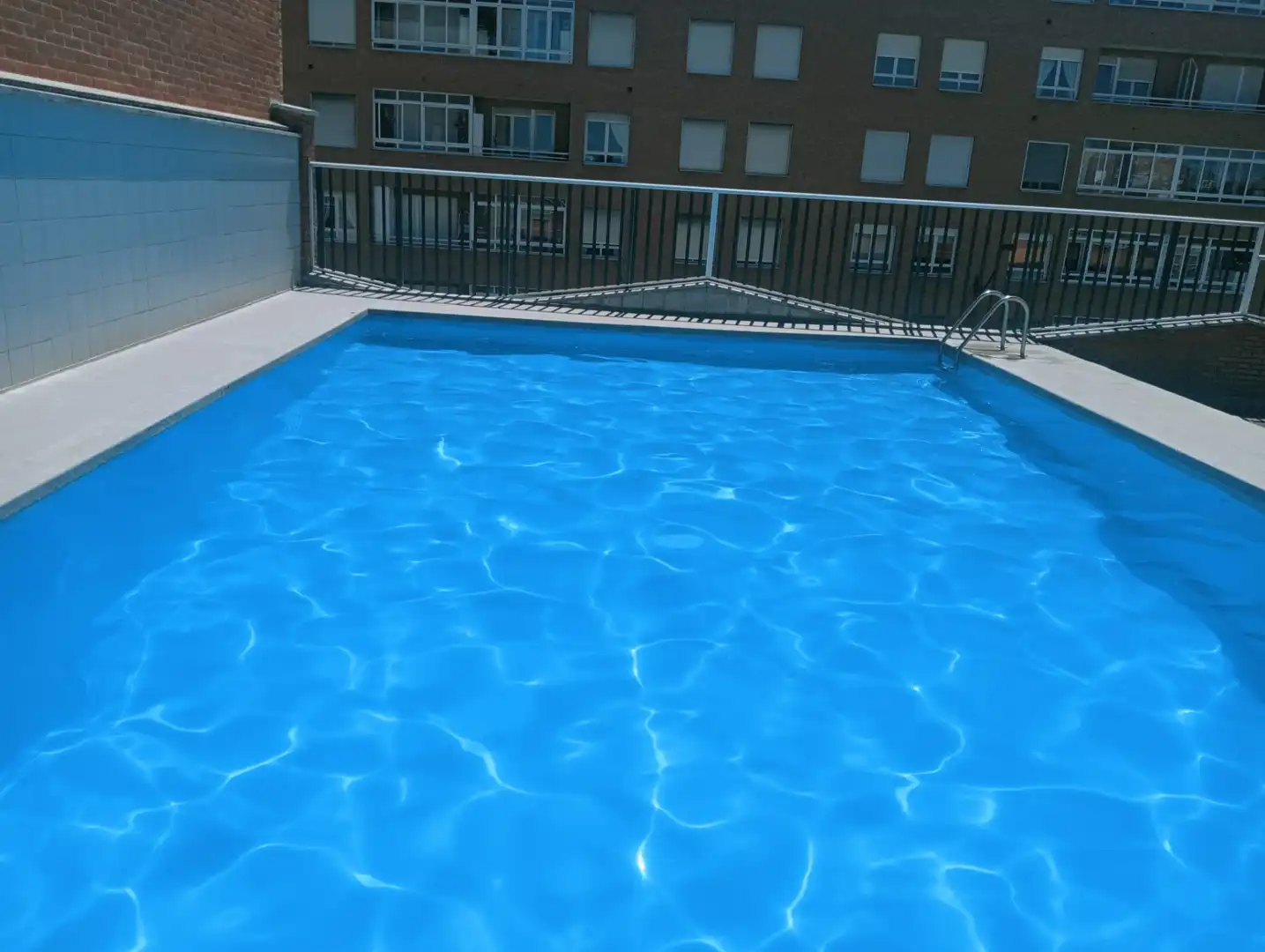 Piscina de Casa o xalet en venda en San Andrés del Rabanedo amb Calefacció, Jardí privat i Parquet