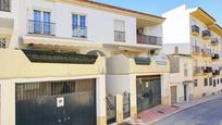 Vista exterior de Casa adosada en venda en Motril amb Aire condicionat i Terrassa