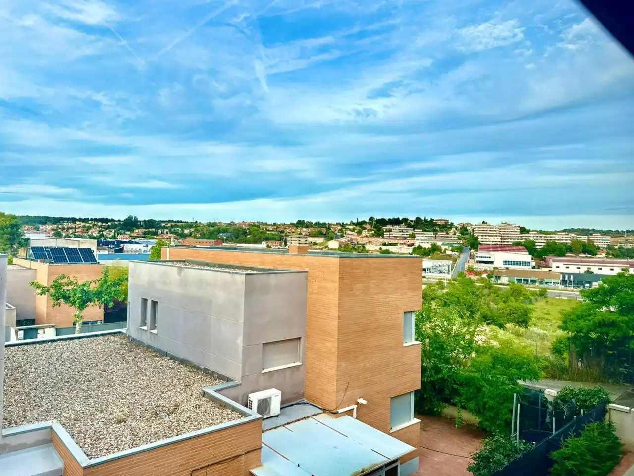 Vista exterior de Casa adosada en venta en Bargas con Calefacción, Jardín privado y Alarma
