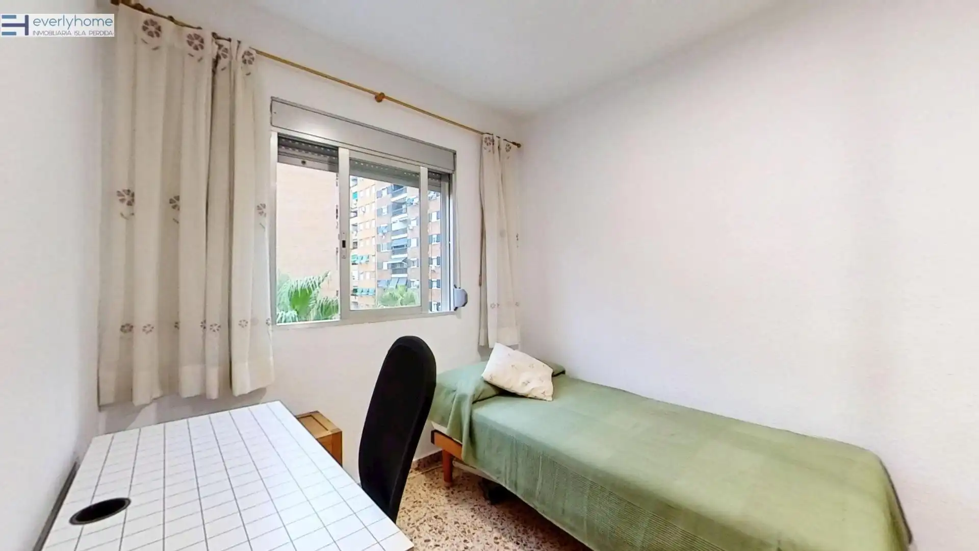 Bedroom of Flat for sale in Valencia  with Furnished and Balcony