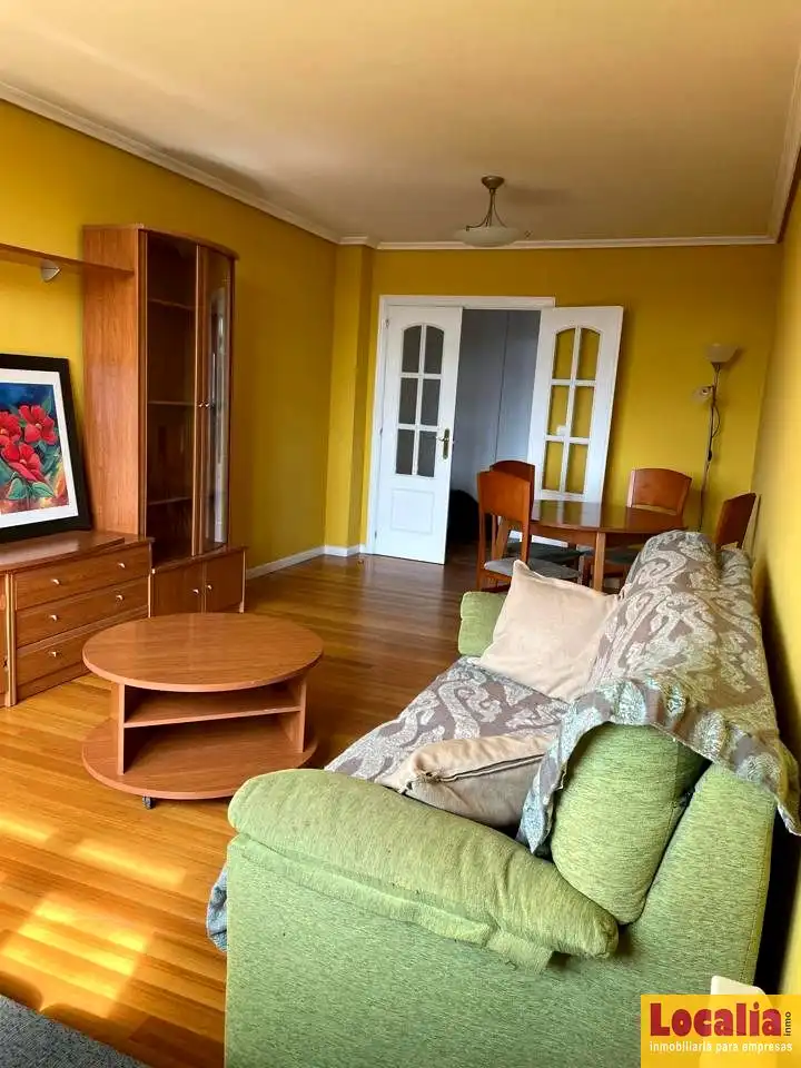 Sala de estar de Piso en venta en Santander con Calefacción, Trastero y Amueblado