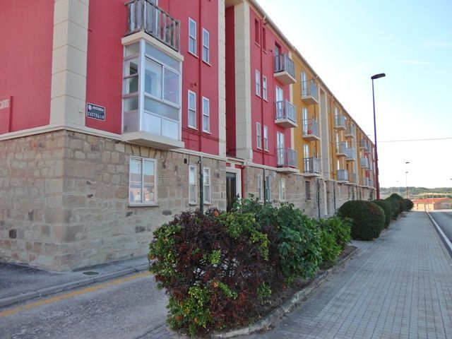 Vista exterior de Pis en venda en Salas de los Infantes amb Calefacció i Moblat