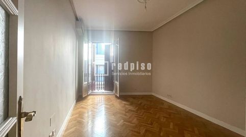 Foto 4 de Piso de alquiler en Del Prado, Cortes - Huertas, Madrid Capital