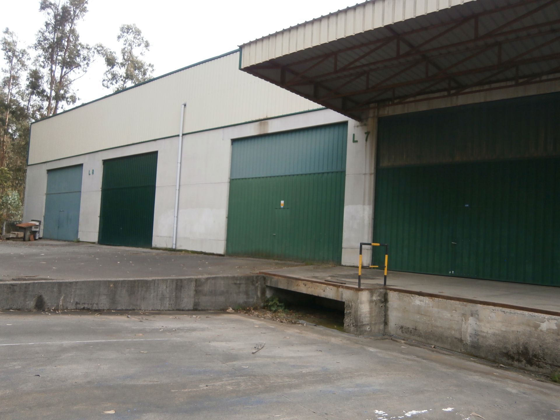 Exterior view of Industrial buildings for sale in Mos
