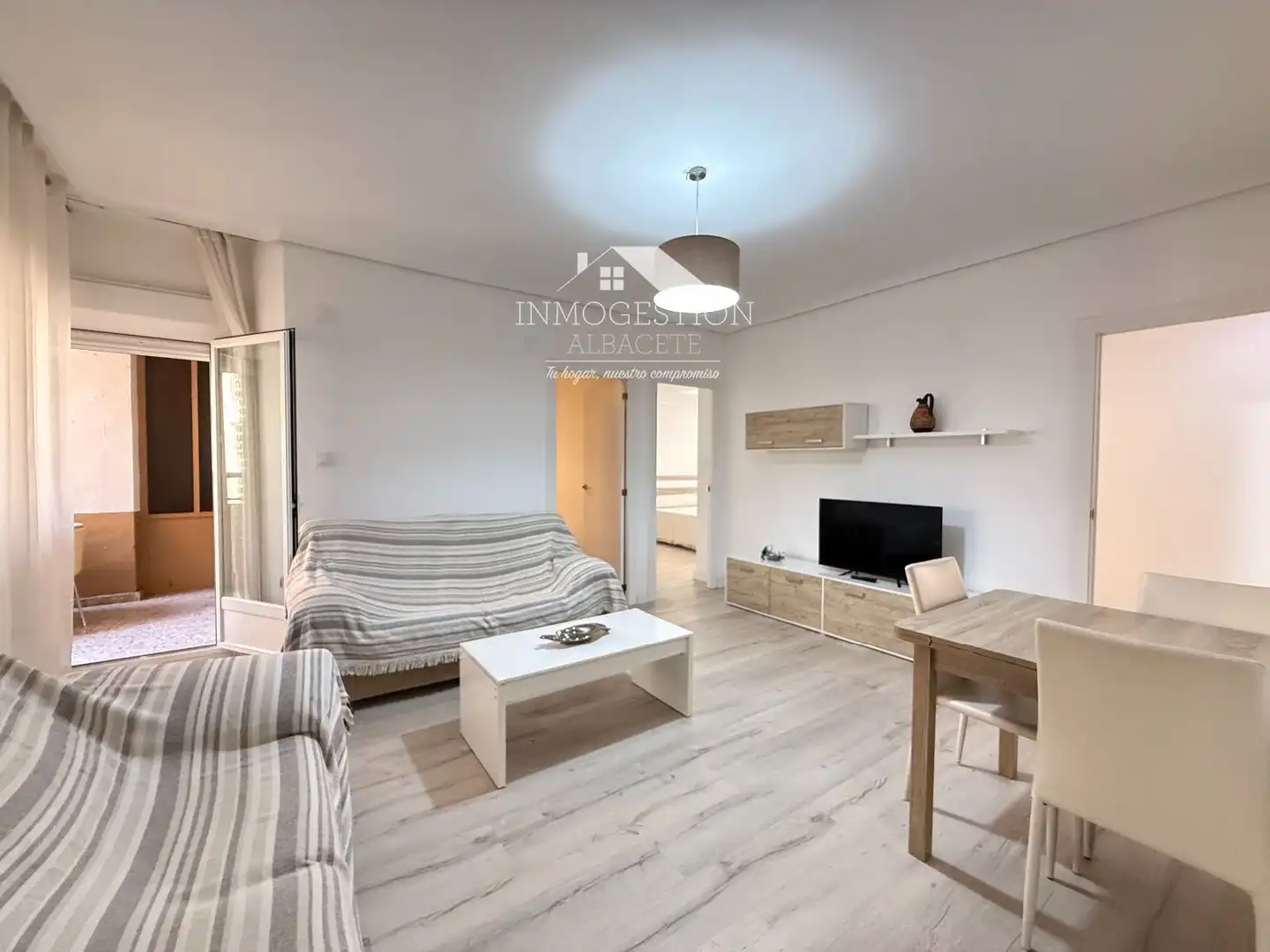 Sala d'estar de Pis en venda en Albacete amb Calefacció, Terrassa i Moblat