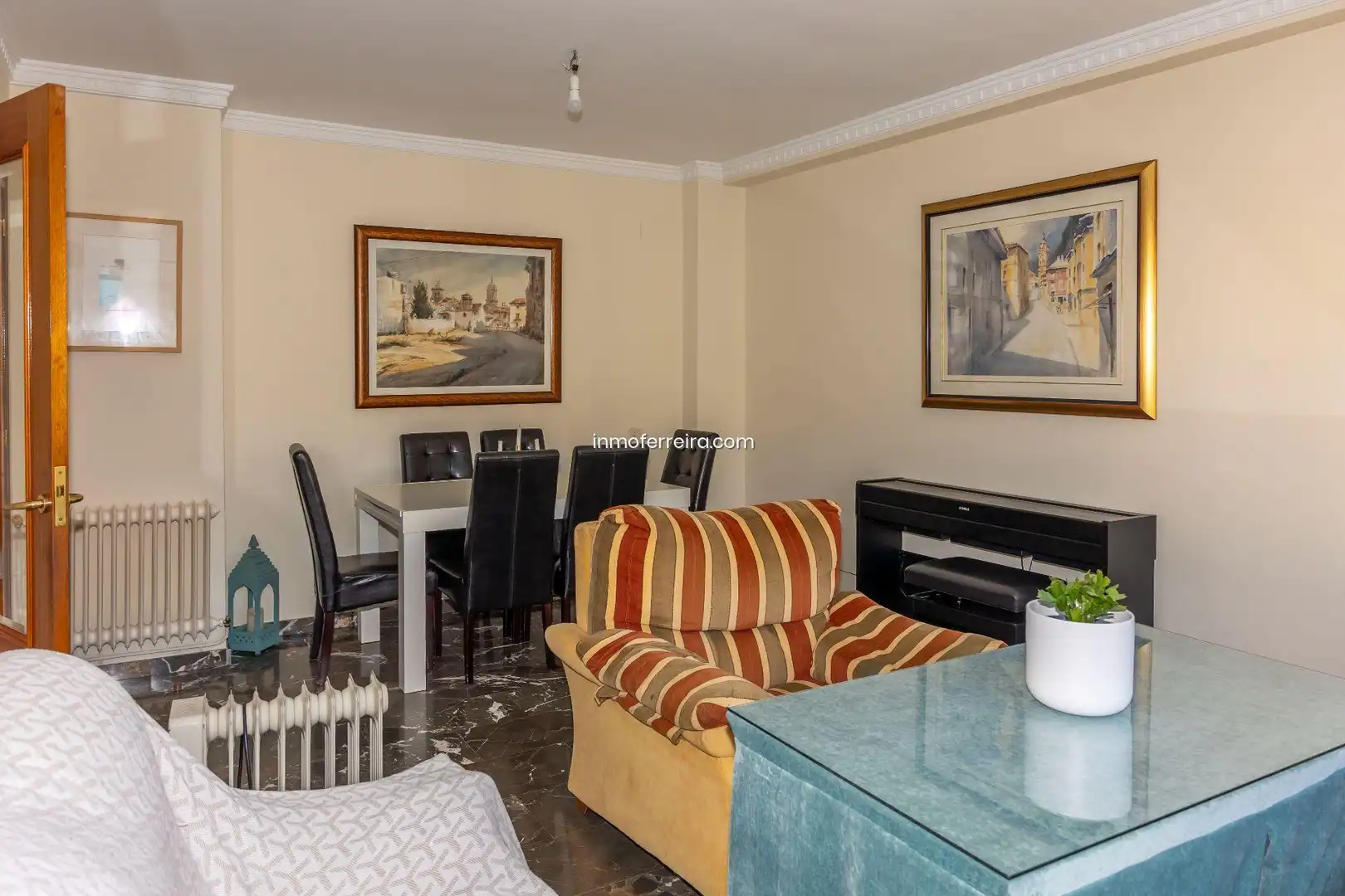 Sala d'estar de Casa adosada en venda en Guadix amb Aire condicionat, Calefacció i Jardí privat