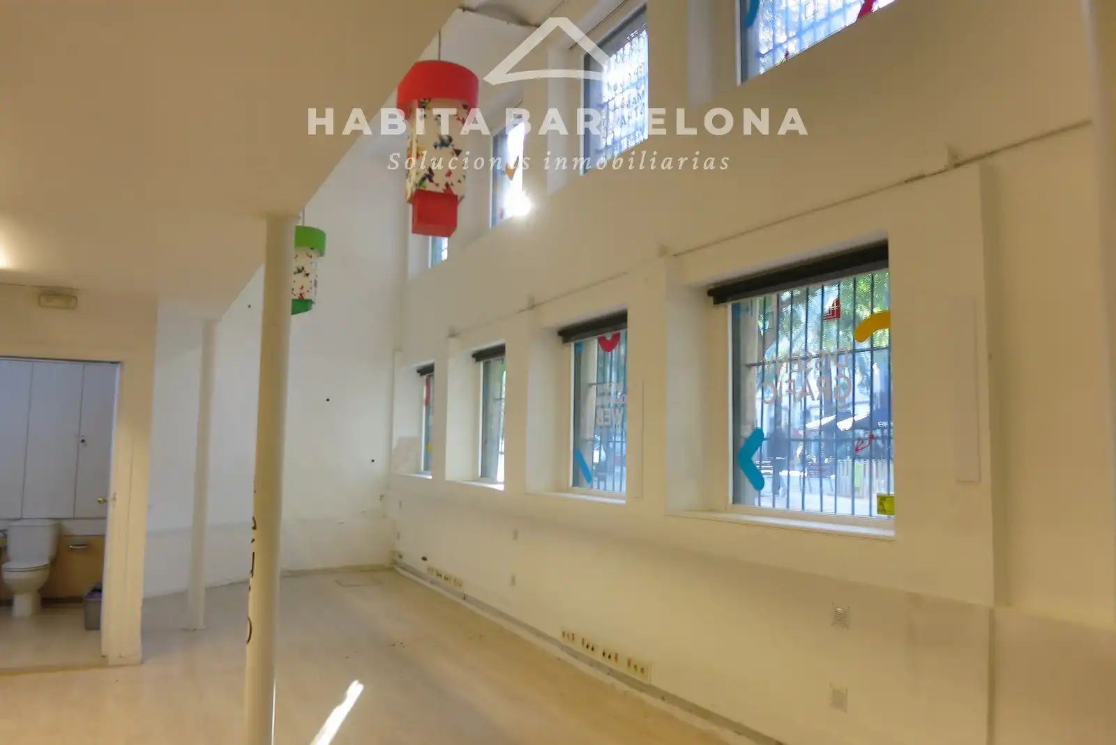 Premises for rent in  Barcelona Capital  with Air Conditioner and Alarm