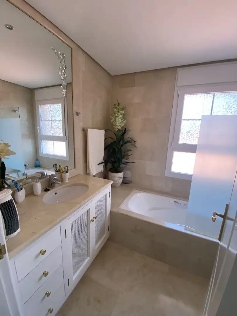 Baño de Casa adosada en venta en Ojén con Aire acondicionado, Amueblado y TV