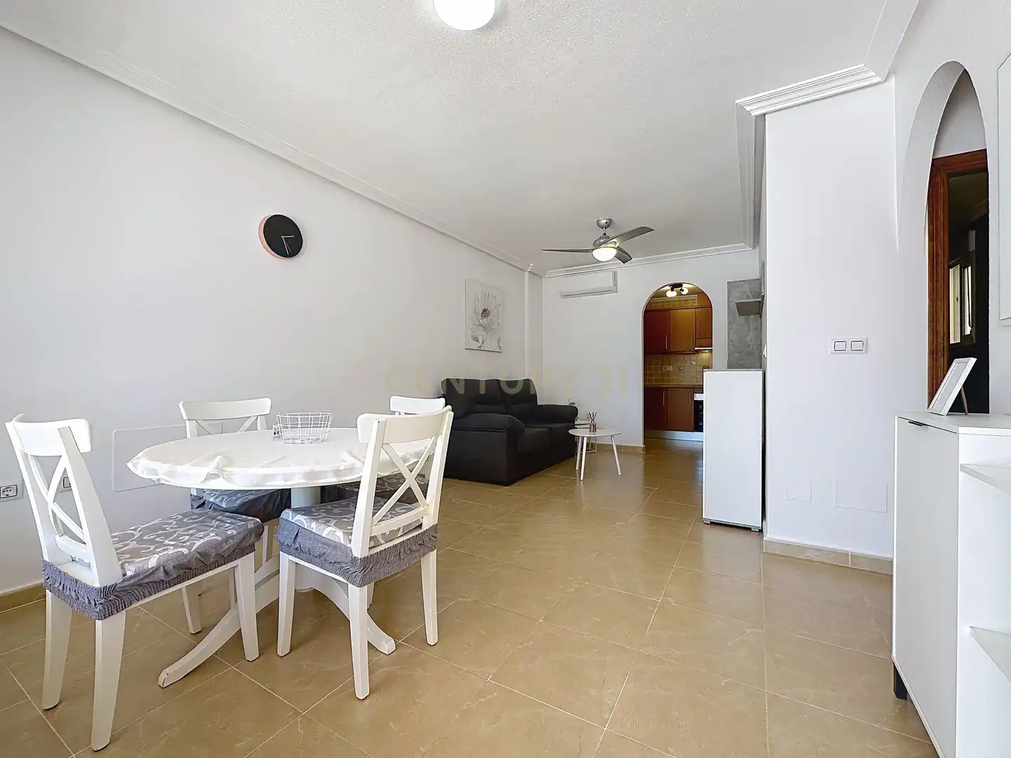 Sala de estar de Apartamento de alquiler en Orihuela con Aire acondicionado, Horno y Piscina comunitaria