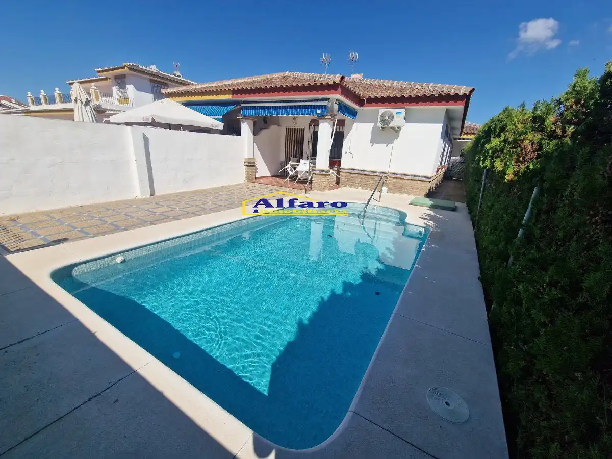 Piscina de Casa o xalet en venda en Almonte amb Aire condicionat, Terrassa i Piscina